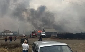«Бушует страшный пожар»: в Иркутской области горят десятки дачных домов