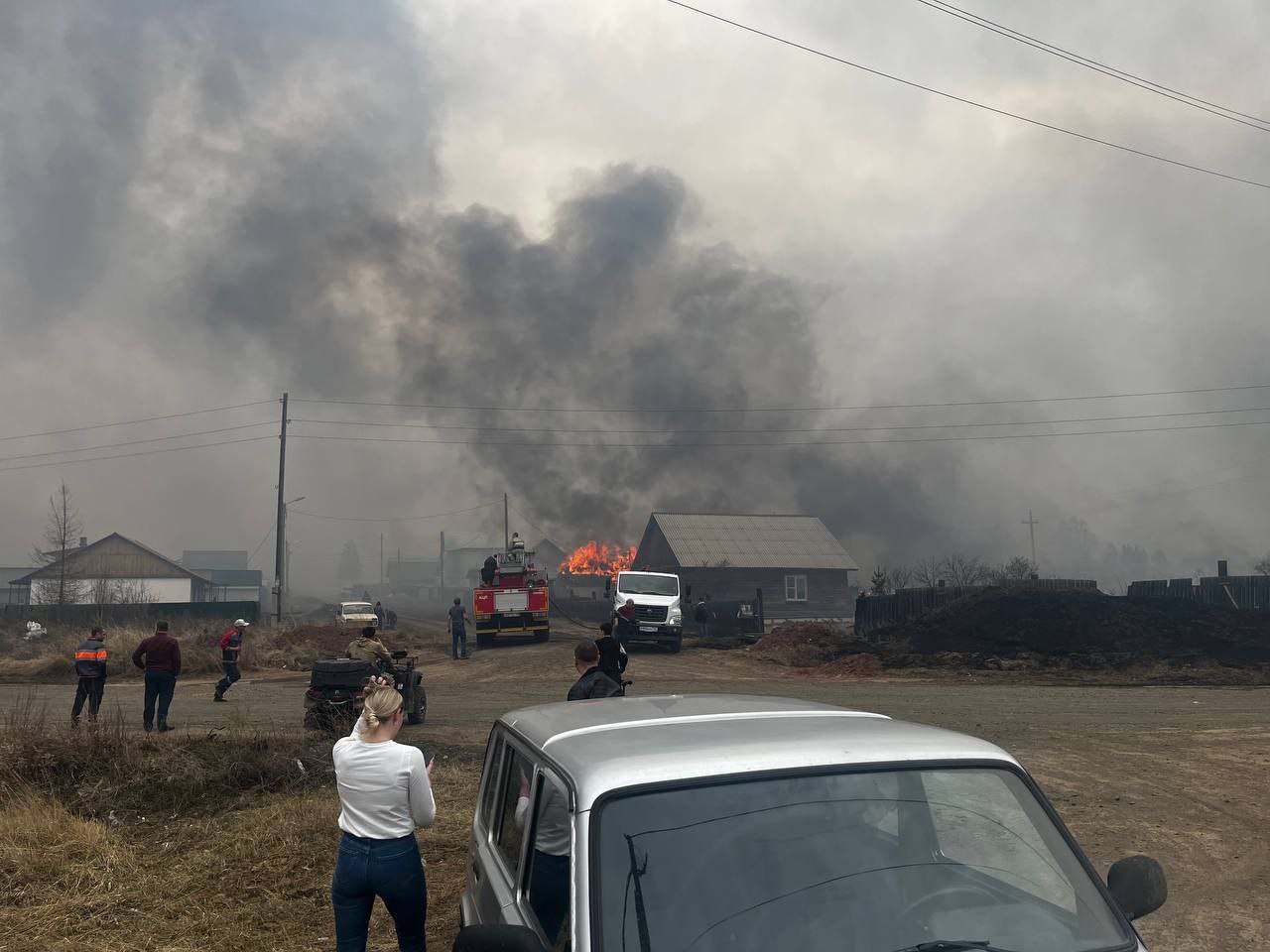 «Бушует страшный пожар»: в Иркутской области горят десятки дачных домов
