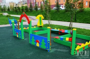 Фото: Кемеровчане возмутились из-за сноса детской площадки ради парковки во дворе дома 1