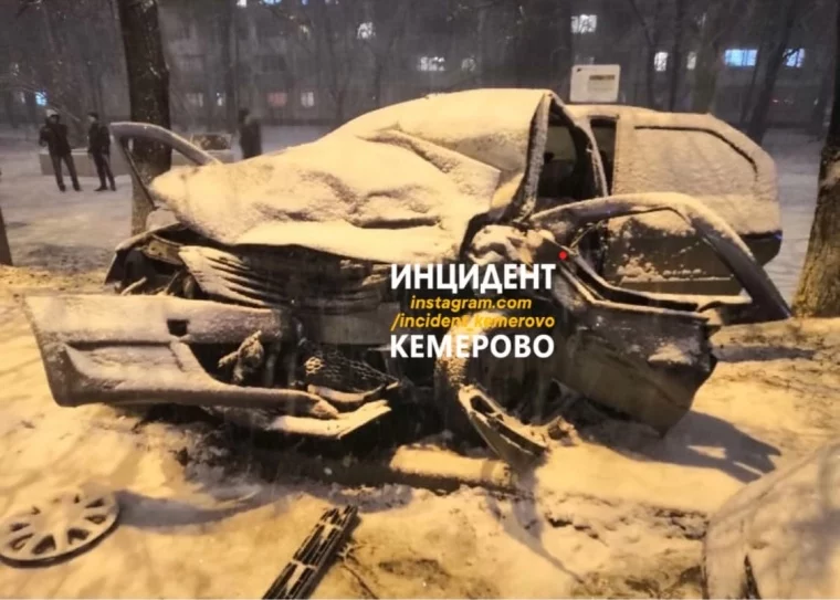 Фото: Очевидцы сообщают о серьёзном ДТП в Кемерове на проспекте Ленина 2