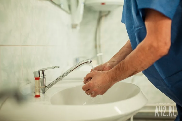 Фото: Червяк в глазу, гидравлический пенис и мочевой пузырь из кишки. Уникальные операции 2025 года в Кузбассе 7