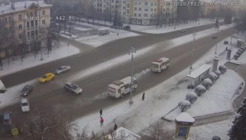 Фото: В Кемерове столкновение двух автомобилей на Советском проспекте попало на видео 1