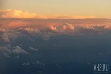 Фото: Очевидцы сообщили минимум о семи взрывах в небе над Курском 1