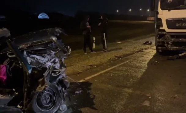 В Краснодарском крае в ДТП с грузовиком погибли 3 человека