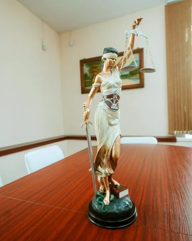 В ХМАО завотделением больницы получил 8 лет условно за взятку в 2,8 млн рублей