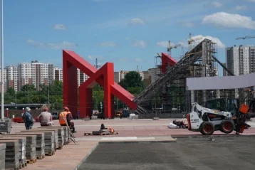 Фото: В Кемерове на Московской площади построили одну из трёх аркад 1