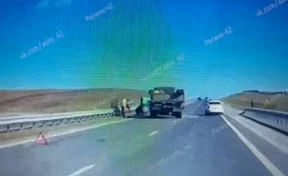 Последствия ДТП с грузовиком и трактором на кузбасской трассе сняли на видео