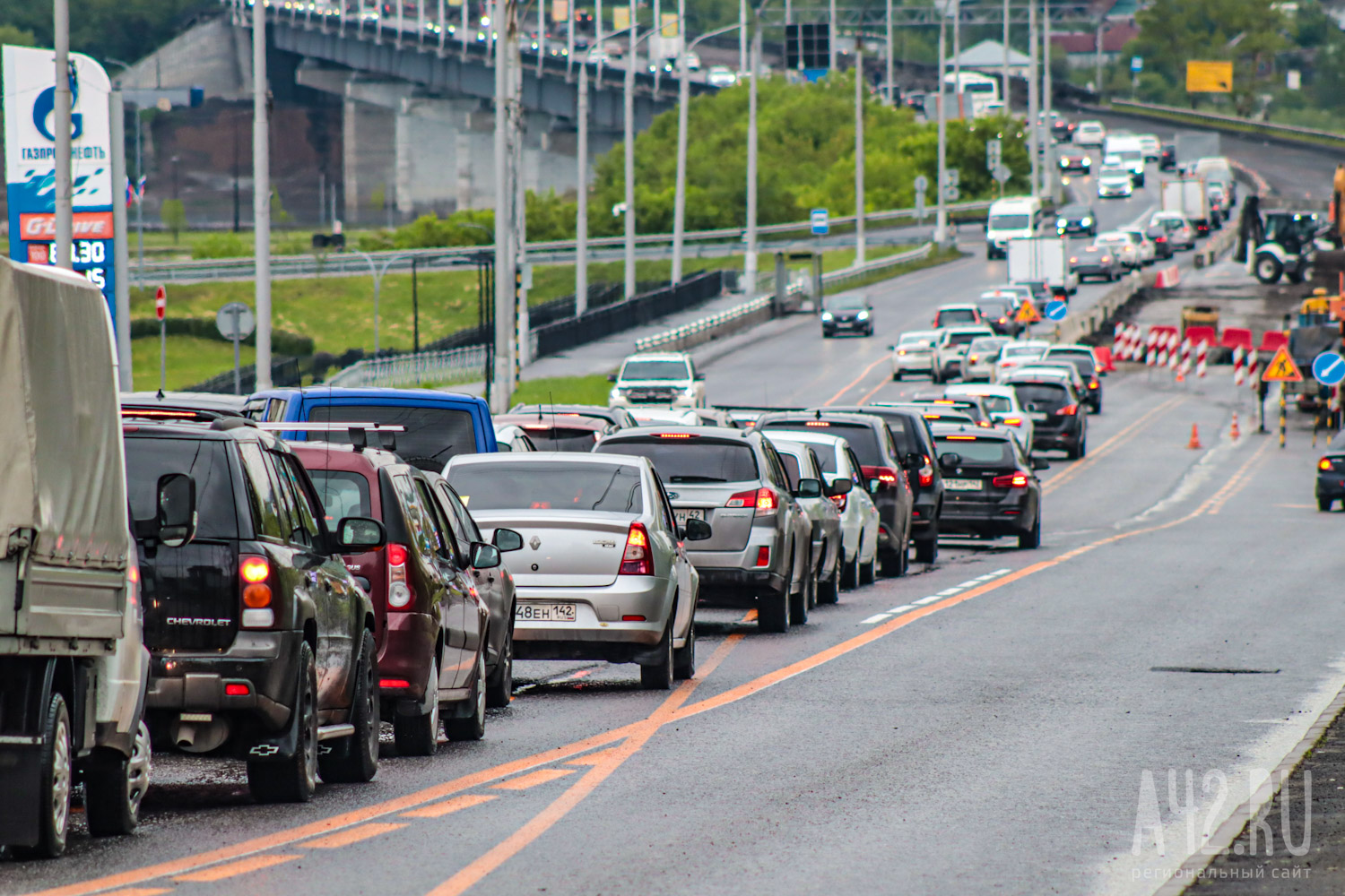 Автомобильное движение по Кузбасскому мосту в Кемерове сократят до одной полосы