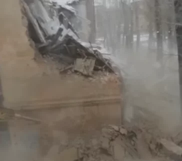 Фото: Появилось видео сноса бывшего здания медакадемии в Кемерове 2