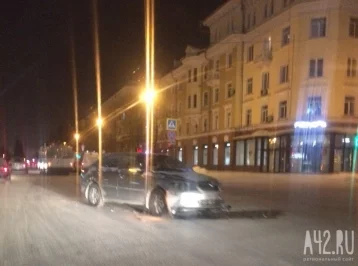 Фото: В центре Кемерова произошло массовое ДТП с троллейбусом 4