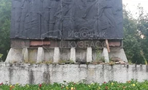 Кузбассовец пожаловался на разваливающийся памятник