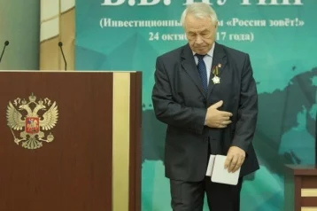 Фото: Бывшему мэру Кемерова вручили медаль «75 лет Кемеровской области» 1