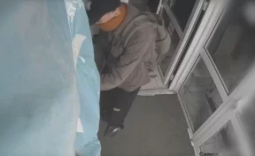 В Тюмени вор забрался в табачный магазин по вентиляции