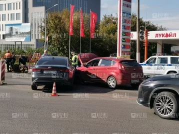Фото: В Кемерове две иномарки устроили жёсткое ДТП на Октябрьском проспекте 1