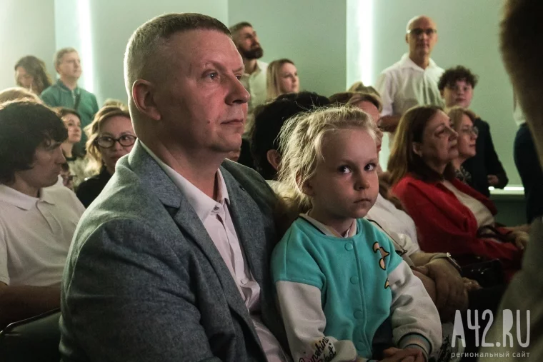 Фото: Больше никакой «домашки»: как в Кемерове прошли последние звонки-2025 45