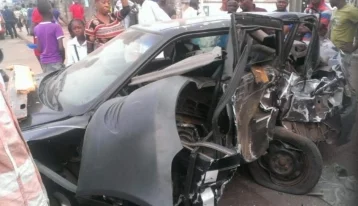 Фото: В Нигерии полицейский въехал на автомобиле в детский хор, есть жертвы 1