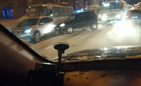 В Кемерове столкнулись троллейбус, маршрутка и две легковушки