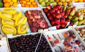 Жительница Екатеринбурга обнаружила иглы в купленных нектаринах