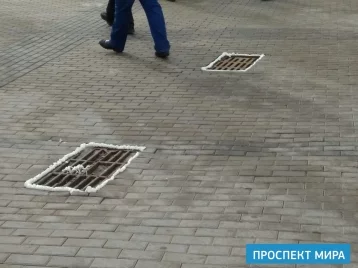 Фото: Стало известно, почему в Красноярске канализационные люки залили монтажной пеной 1
