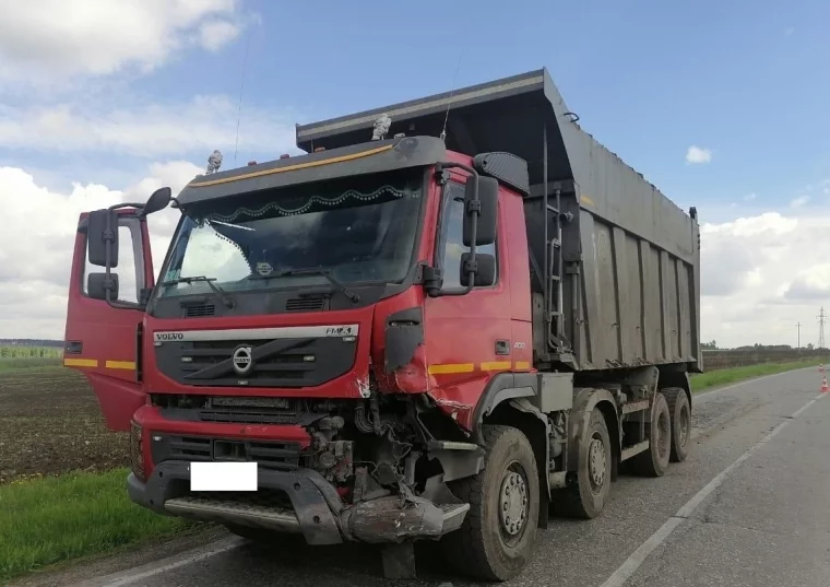 Фото: 17-летний водитель ВАЗа погиб в ДТП с грузовиком на трассе в Кузбассе 2