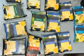 Фото: Кемеровчанин попытался вынести из магазина 14 упаковок сыра 1