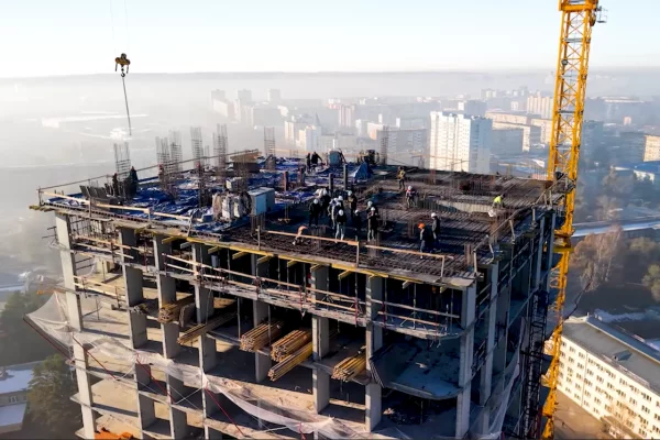 Мэр Кемерова провёл совещание на крыше строящегося многоэтажного дома