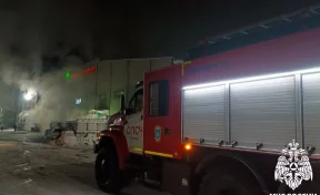 В Кемерове загорелся склад бумажной продукции