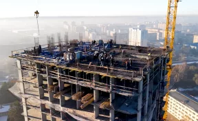 Мэр Кемерова провёл совещание на крыше строящегося многоэтажного дома