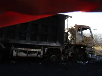 Фото: В Кузбассе два подельника сожгли 10 дорогих самосвалов: дело ушло в суд 1