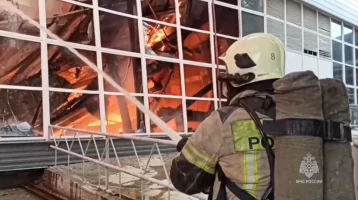 Фото: В Екатеринбурге горит цех на территории НПО автоматики, частично обрушилась кровля 1