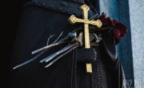 В Санкт-Петербурге 46-летняя женщина умерла у могилы Виктора Цоя