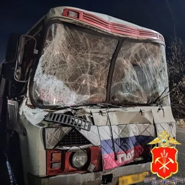 Фото: Пять человек пострадали в ДТП с автобусом и экскаватором в Кузбассе 2