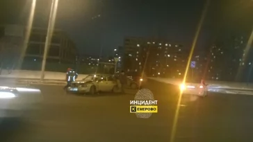 Фото: В Кемерове на скользкой дороге за вечер столкнулись шесть автомобилей 2