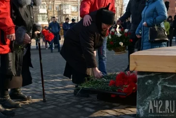 Фото: Кемеровчане почтили память погибших в пожаре в «Зимней вишне» 2