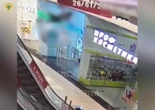 В Москве 6-летний ребёнок упал со второго этажа ТЦ