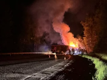 Фото: Сгорели фура и две легковушки: три человека погибли в жутком ДТП в Иркутской области 1