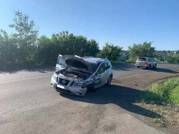 Фото: Кузбассовец оставил автомобиль и убежал домой после ДТП, где пострадал один человек 1