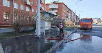 Фото: В Кемерове более 210 рабочих и 80 единиц техники вышли на уборку города 1