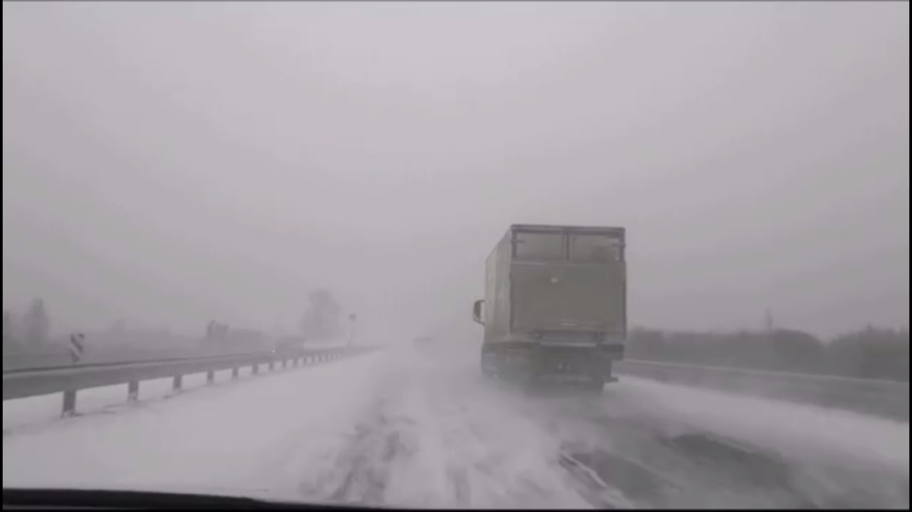 ГАИ показала заснеженную трассу Кемерово — Новокузнецк