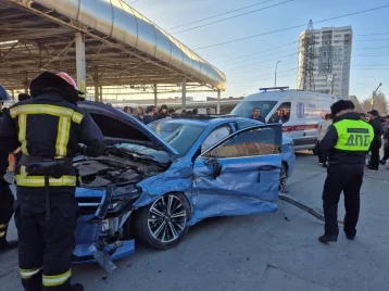 Фото: 3 взрослых и 2 ребёнка пострадали в ДТП в Екатеринбурге 1