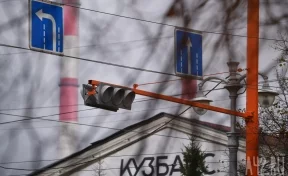 Не работают светофоры, в ТЦ нет света: в центре Кемерова частично отключили электроэнергию