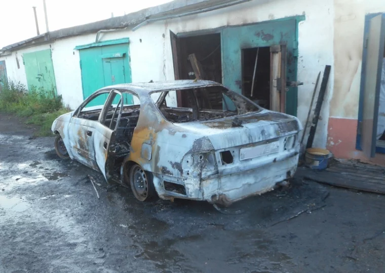 Фото: Полиция нашла поджигателей двух автомобилей Toyota в кузбасском городе 2