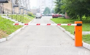 «Полный беспредел»: в Кузбассе дети разгромили двор жилого дома