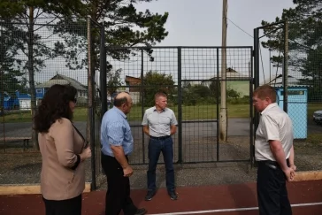 Фото: «Сделали хорошо»: мэр кузбасского города рассказал о футбольной площадке, построенной победителем шоу «Миллион на мечту» 3