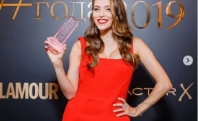 «Как-то это выглядит иронично»: Тодоренко отдала награду «Женщина года» изувеченной мужем Маргарите Грачёвой