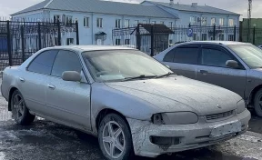 В Кузбассе задержали автомобилиста, ездившего с недействительными номерами и превышавшего скорость