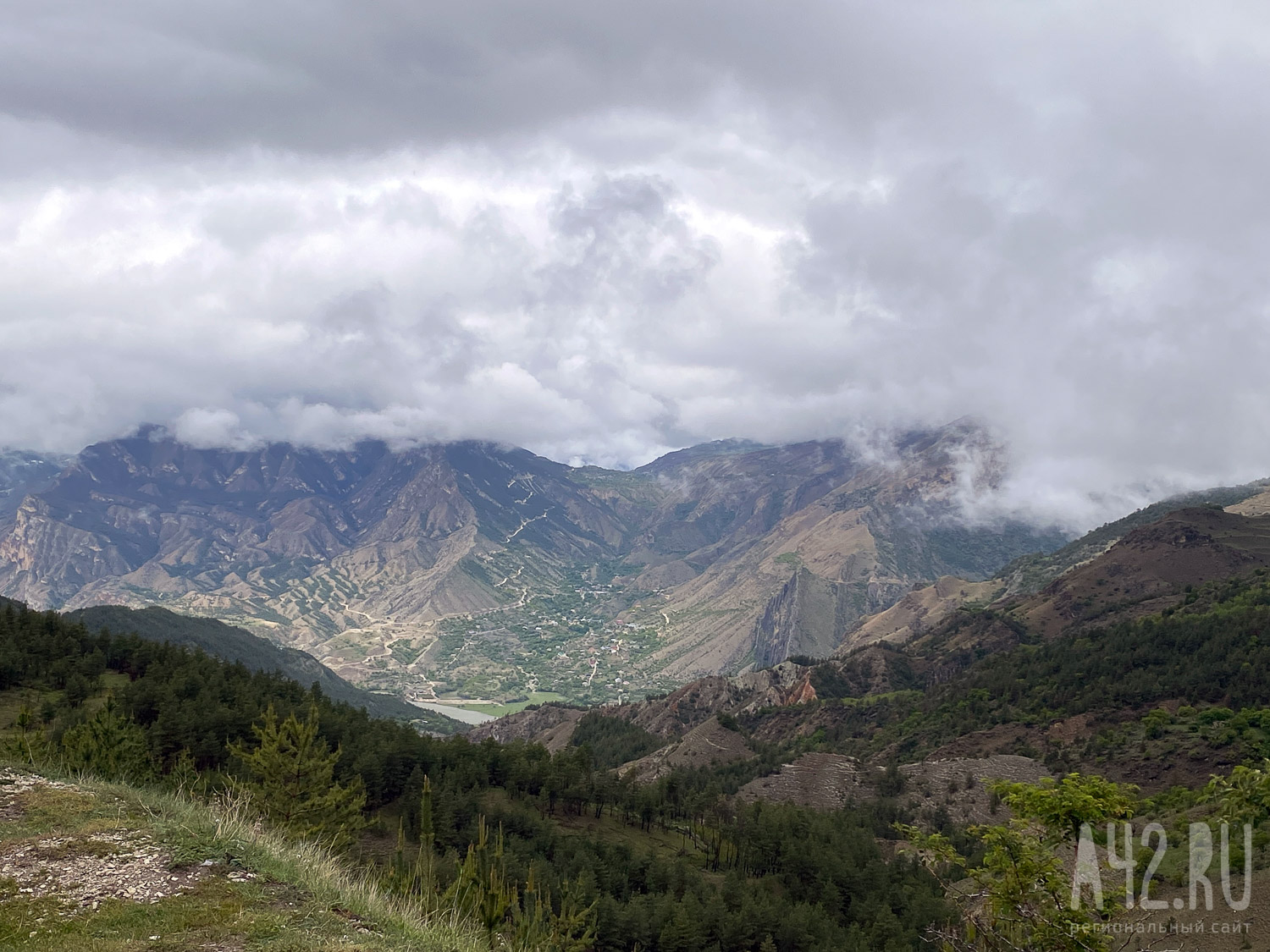 В горах Северной Осетии пропала группа туристов, среди них 10 детей