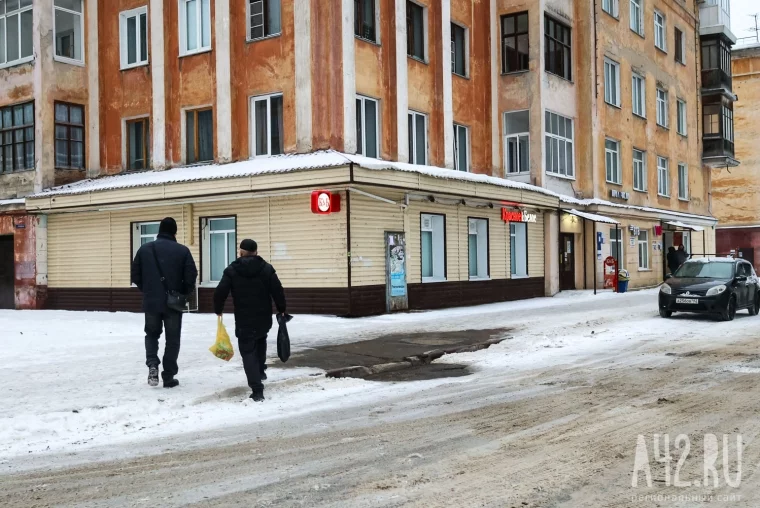 Фото: Мёртвые котята, остывшие батареи и угрозы дворнику ножом: как живут в кемеровском общежитии в Кировском районе 6