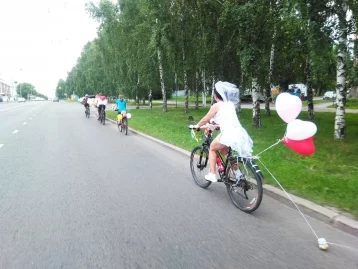 Фото: Под венец — на велосипедах: в Кемерове прошла первая велосвадьба 3