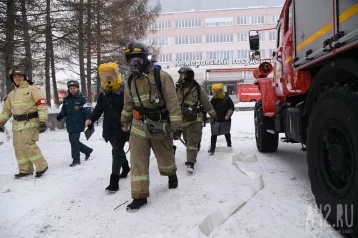 Фото: В Кемерове спасатели проводят масштабные учения в КемГУ 1